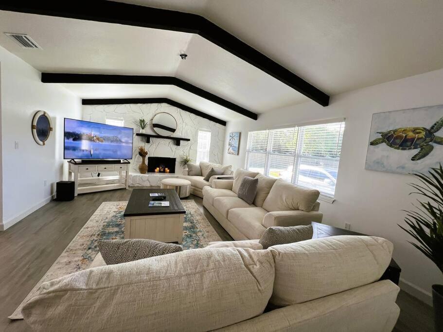 Holiday home New Dbl King Ste 13 Miles To World's Beaches